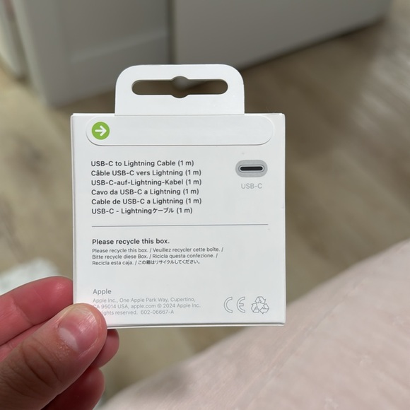 USB-C to Lightning cable - Picture 2 of 2